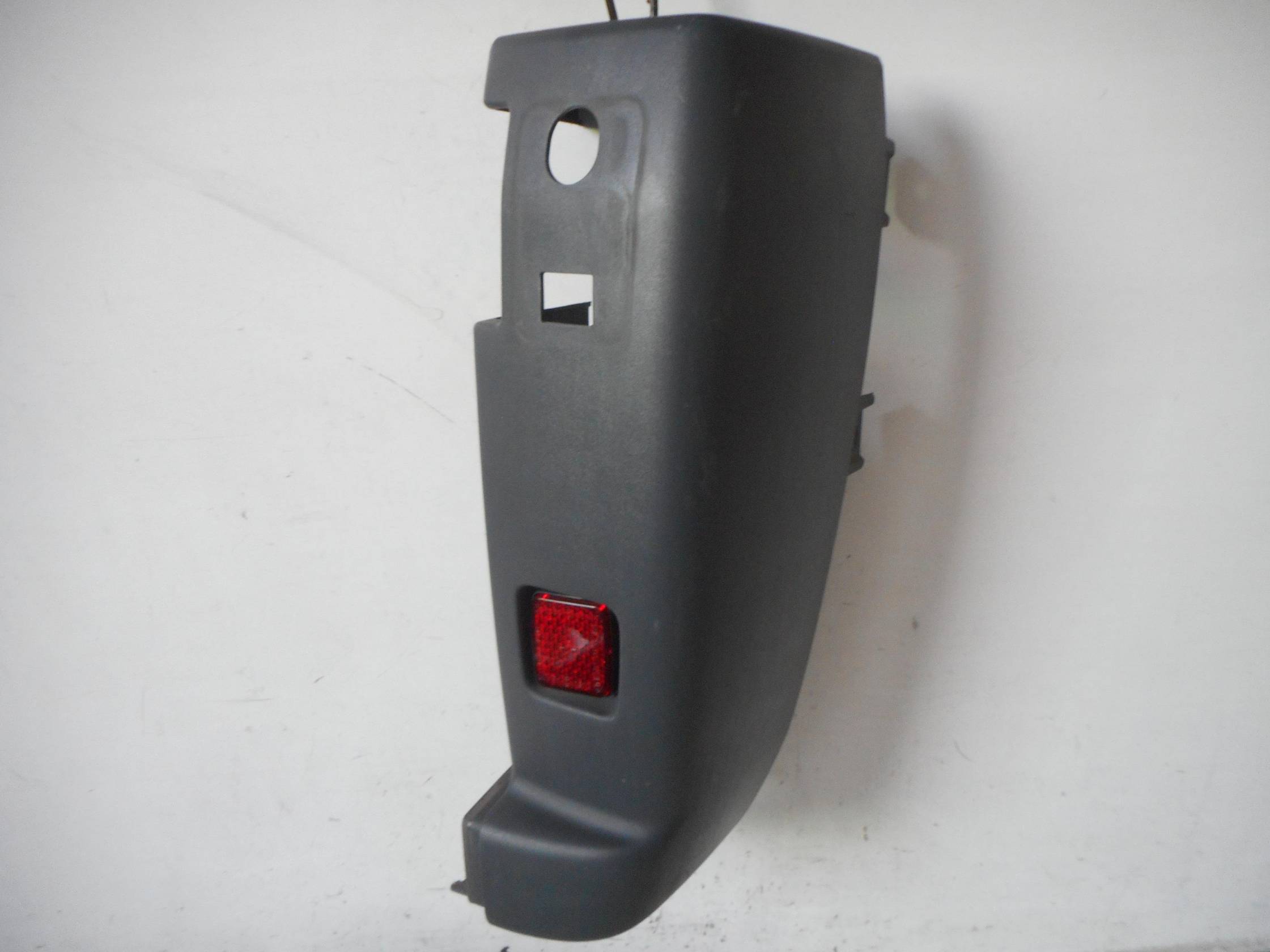 Paraurti post. lat. dx.